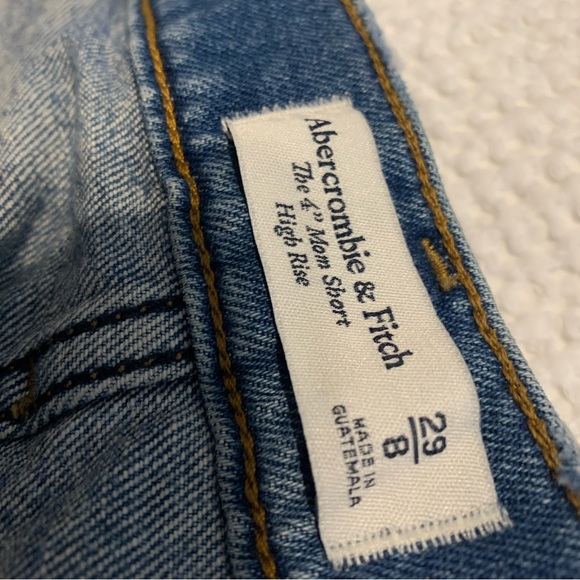 Abercrombie & Fitch - The 4” Mom Short, High Rise, Size 29/8 - Picture 3 of 3